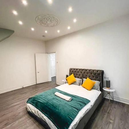Lovely 1-Bedroom Apartment, Free Street Parking Newcastle upon Tyne Exterior photo