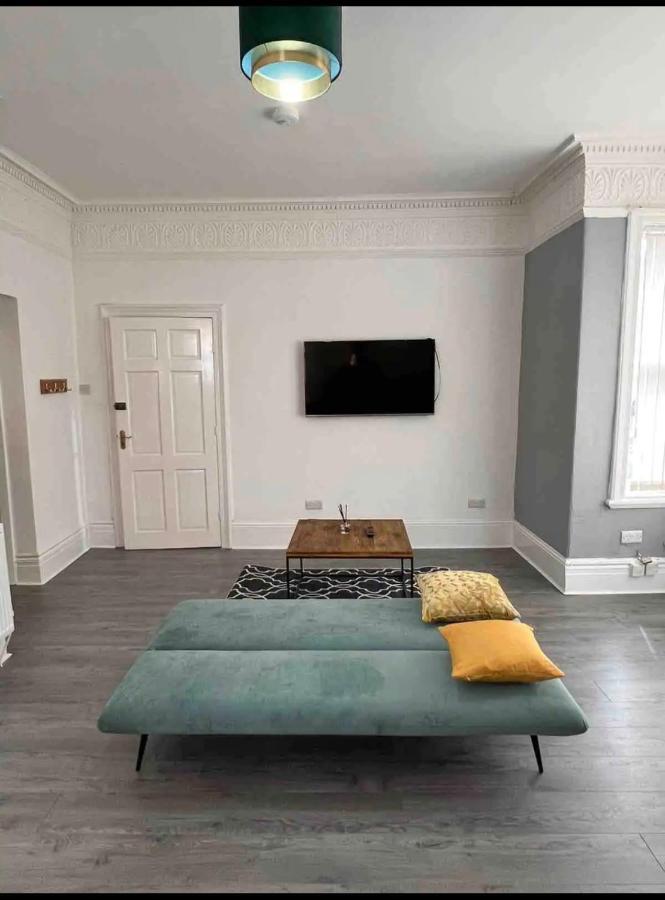 Lovely 1-Bedroom Apartment, Free Street Parking Newcastle upon Tyne Exterior photo