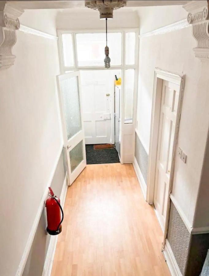 Lovely 1-Bedroom Apartment, Free Street Parking Newcastle upon Tyne Exterior photo