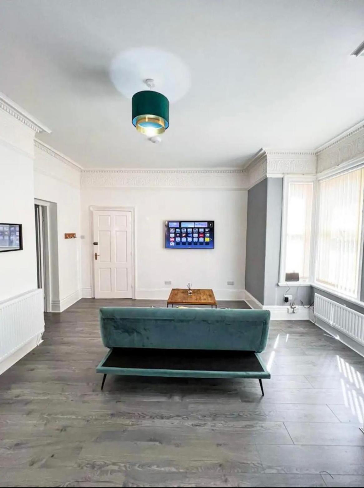 Lovely 1-Bedroom Apartment, Free Street Parking Newcastle upon Tyne Exterior photo