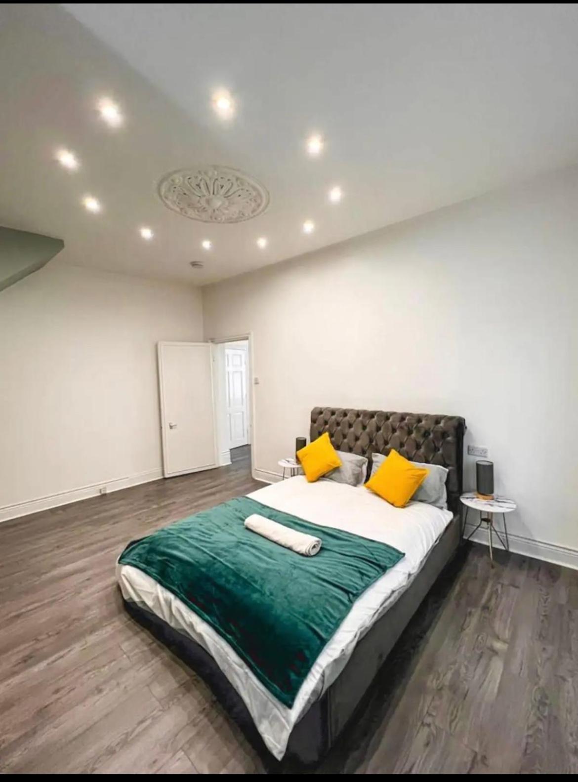 Lovely 1-Bedroom Apartment, Free Street Parking Newcastle upon Tyne Exterior photo